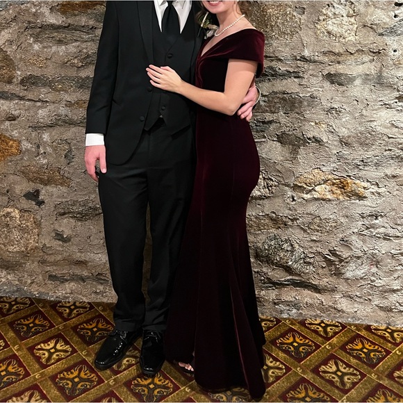 Burgundy Off The Shoulder Velvet Gown - Picture 3 of 7